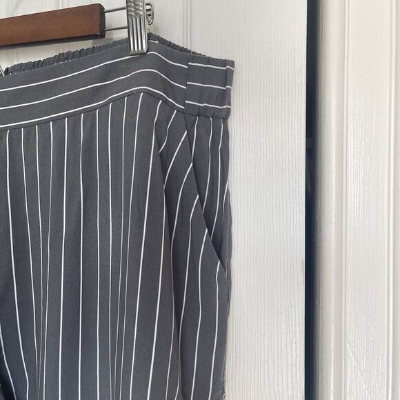 Nine West Women's Shorts XXL Gray Striped Pull On Rayon - Picture 8 of 11